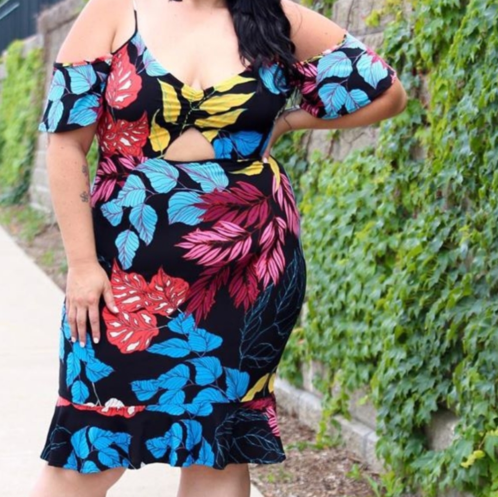 Sexy summer dress! 🌸💠🌻